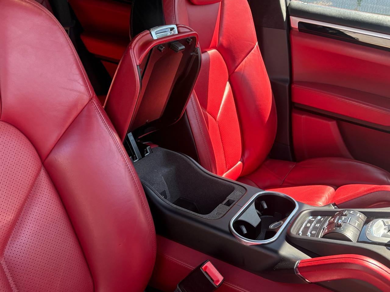 Porsche Cayenne GTS 2016