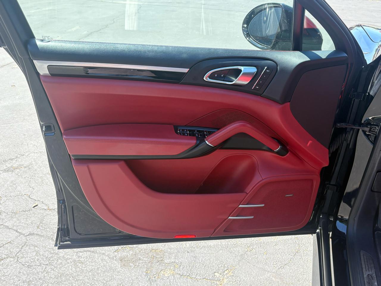 Porsche Cayenne GTS 2016
