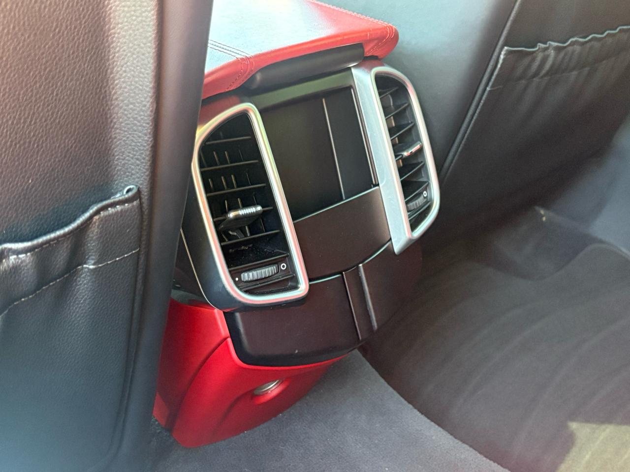 Porsche Cayenne GTS 2016