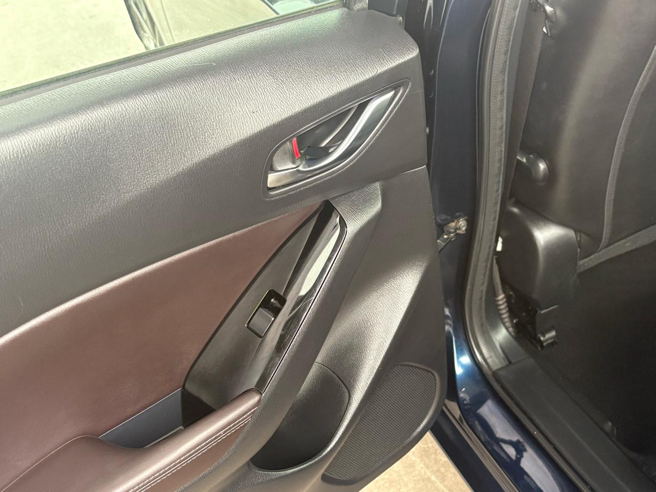 Mazda MAZDA3 s Touring AT 4-Door 2018