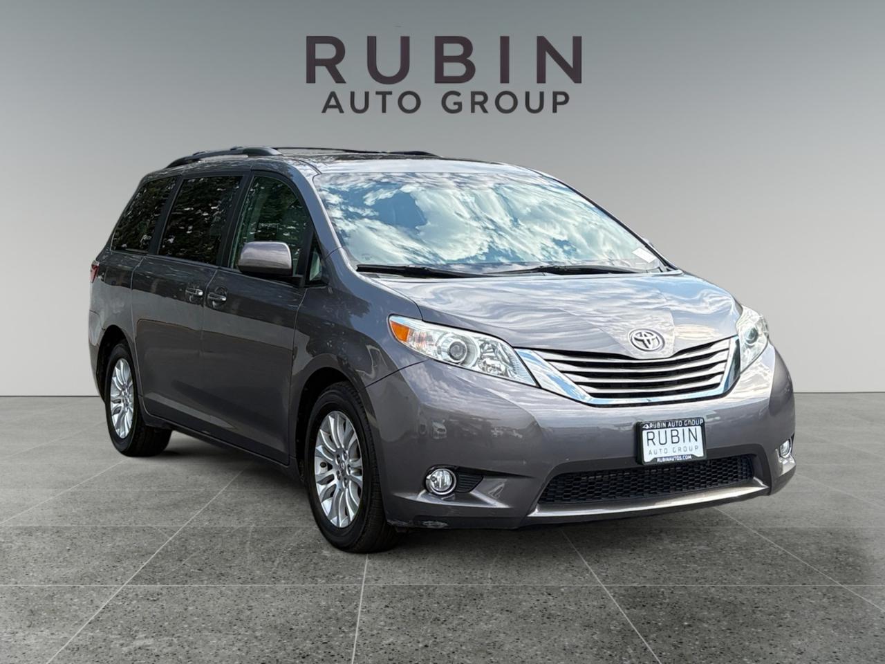 Toyota Sienna XLE FWD 8-Passenger V6 2015