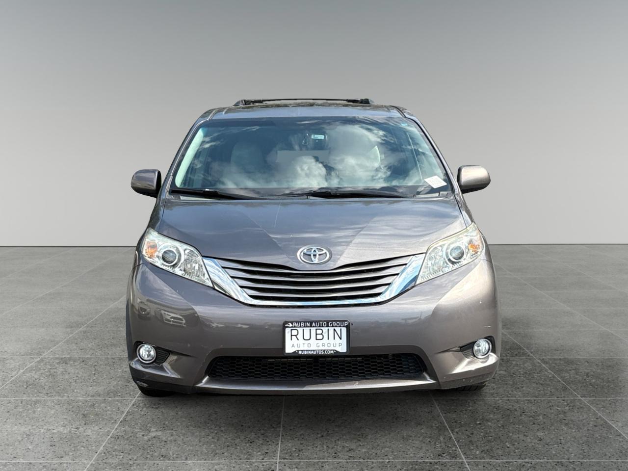 Toyota Sienna XLE FWD 8-Passenger V6 2015
