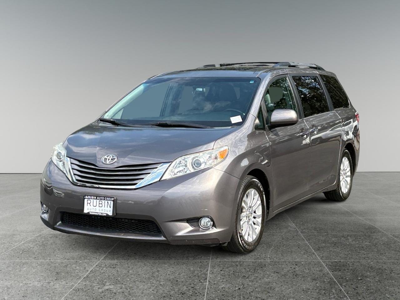 Toyota Sienna XLE FWD 8-Passenger V6 2015