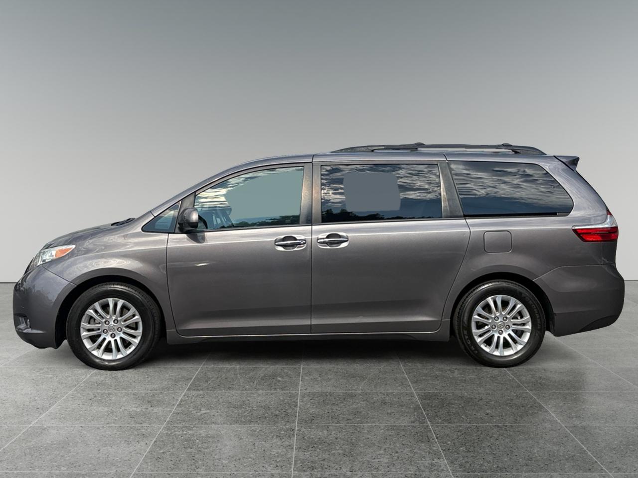 Toyota Sienna XLE FWD 8-Passenger V6 2015