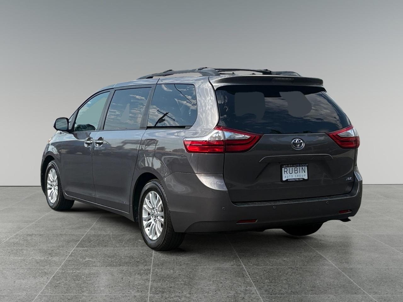 Toyota Sienna XLE FWD 8-Passenger V6 2015