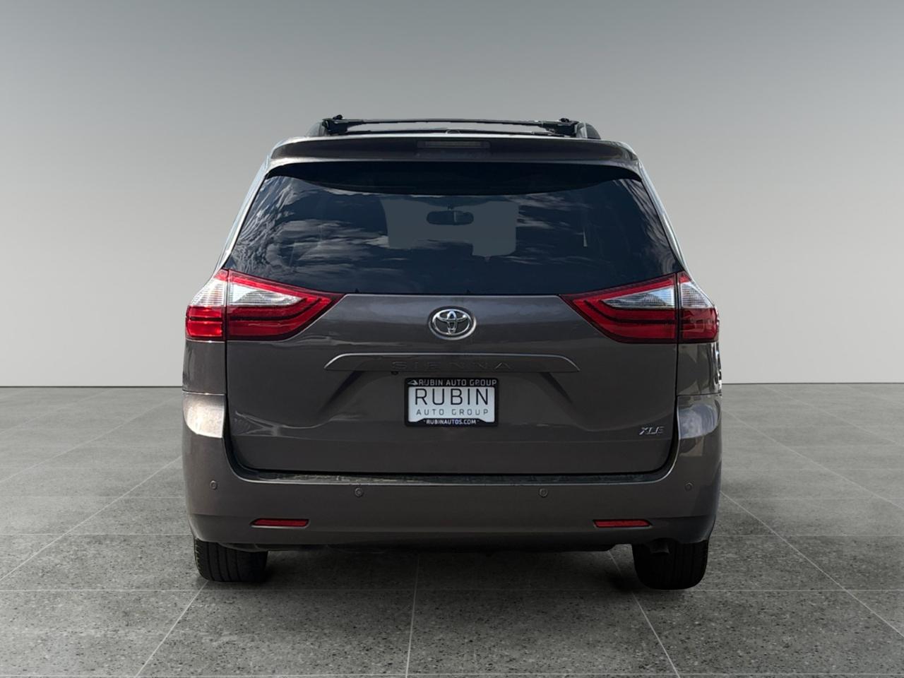 Toyota Sienna XLE FWD 8-Passenger V6 2015