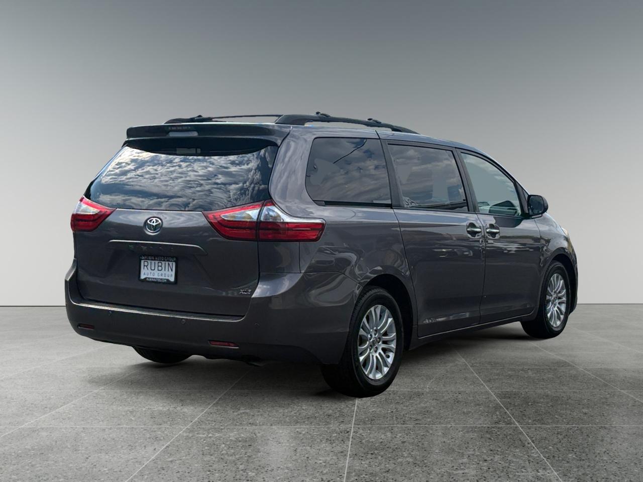 Toyota Sienna XLE FWD 8-Passenger V6 2015