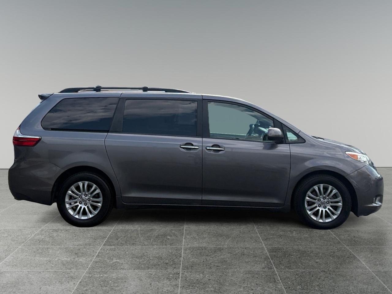 Toyota Sienna XLE FWD 8-Passenger V6 2015