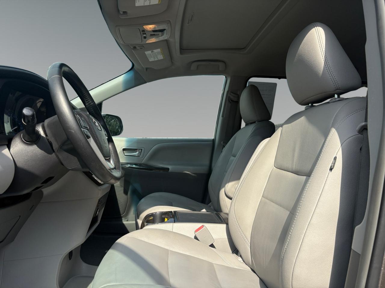 Toyota Sienna XLE FWD 8-Passenger V6 2015