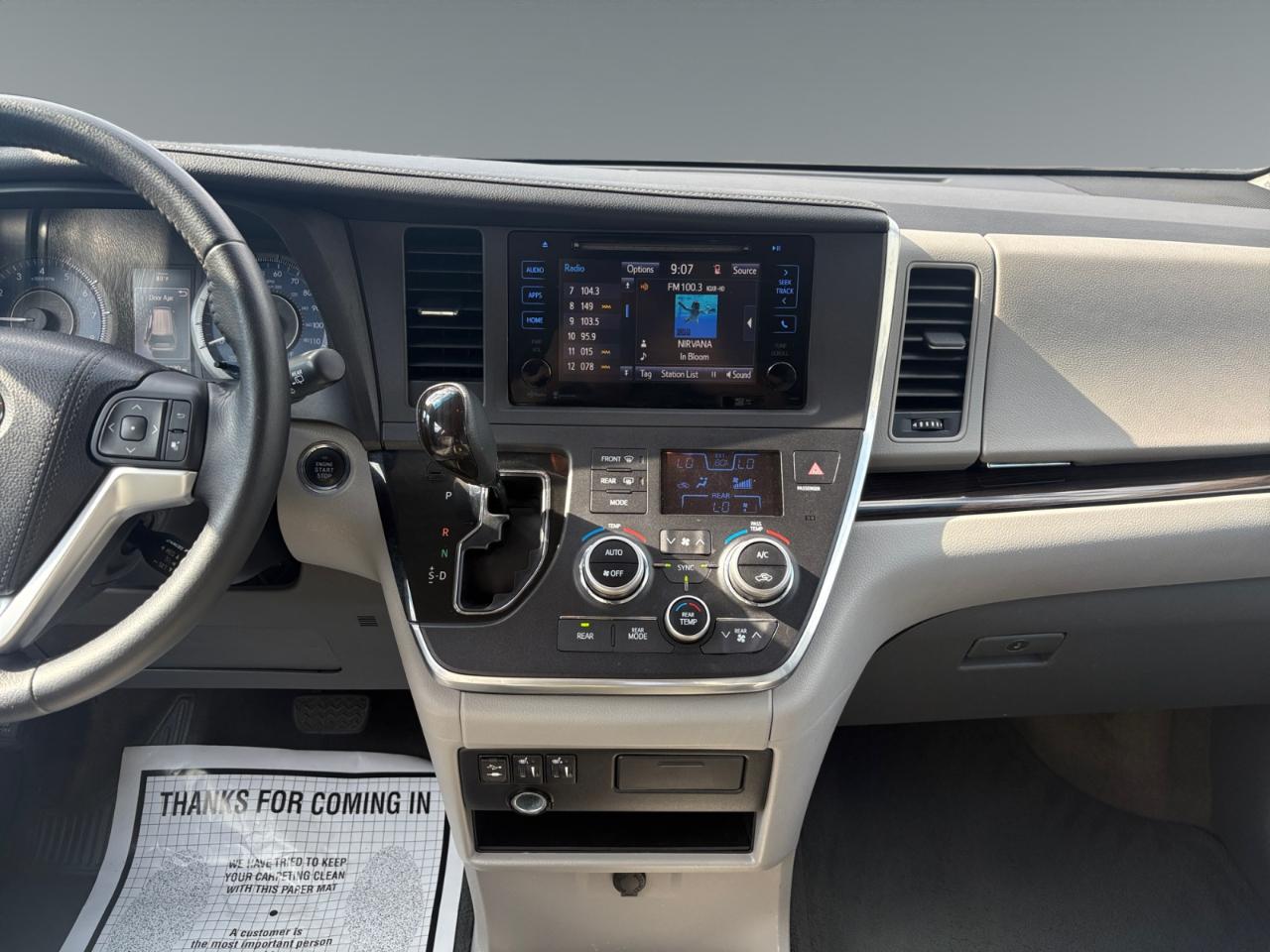 Toyota Sienna XLE FWD 8-Passenger V6 2015