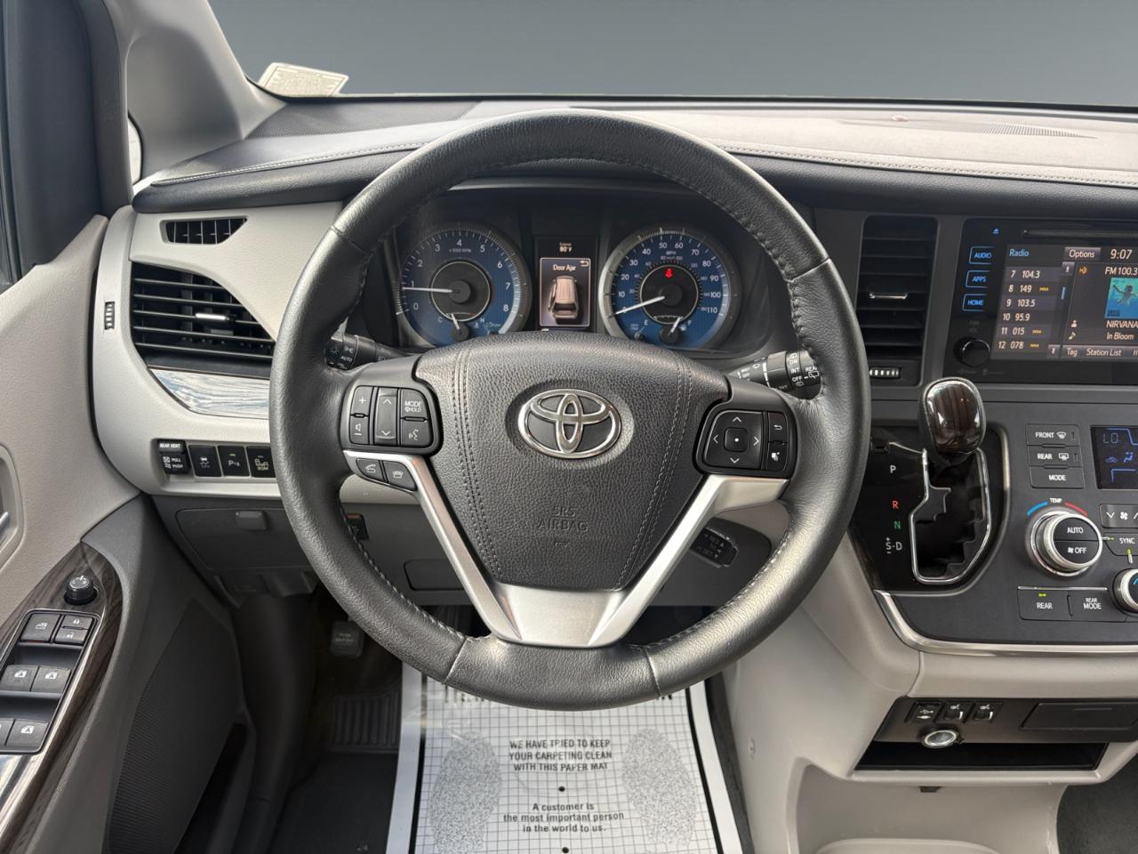 Toyota Sienna XLE FWD 8-Passenger V6 2015