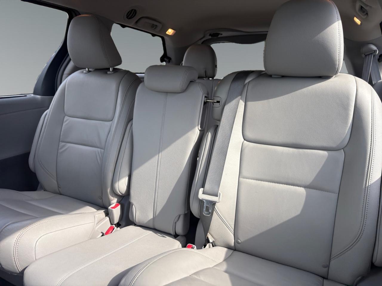 Toyota Sienna XLE FWD 8-Passenger V6 2015