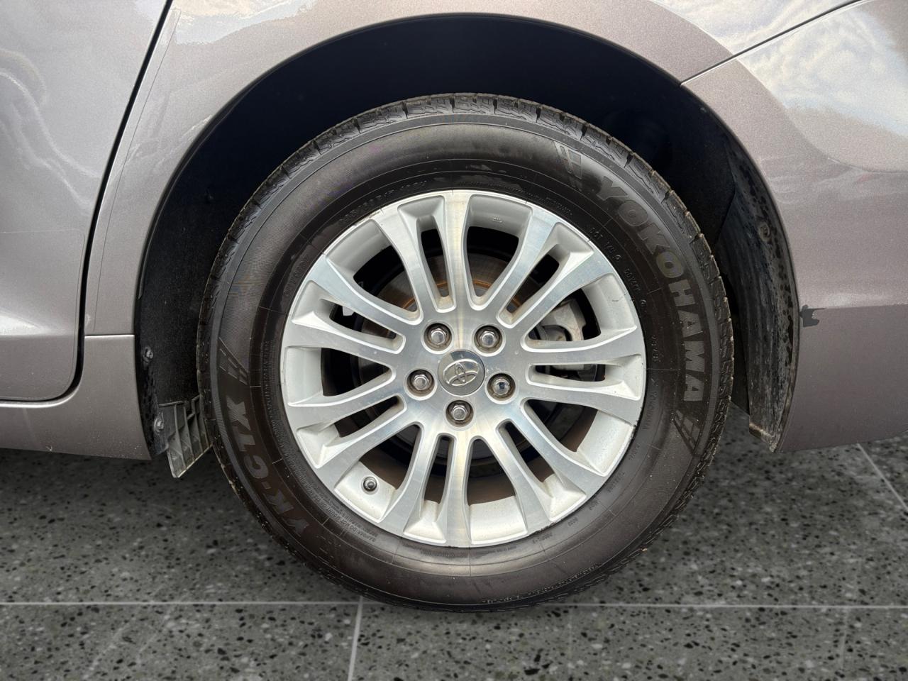 Toyota Sienna XLE FWD 8-Passenger V6 2015