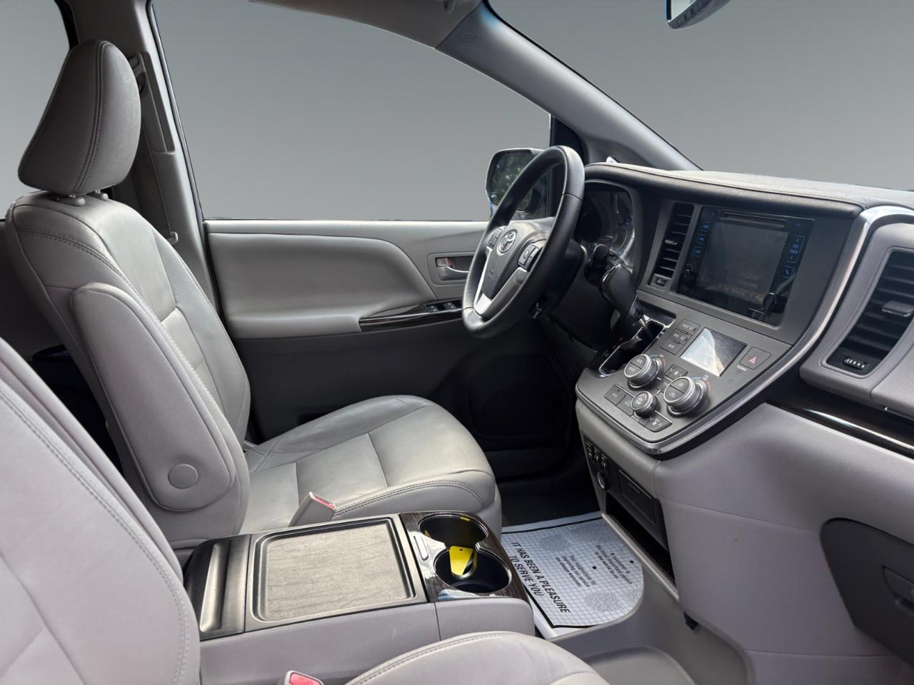 Toyota Sienna XLE FWD 8-Passenger V6 2015