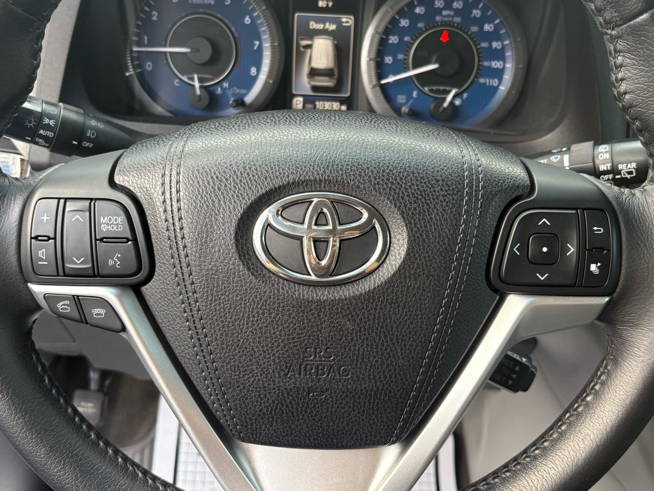 Toyota Sienna XLE FWD 8-Passenger V6 2015