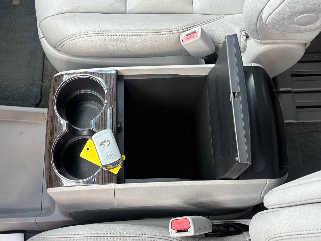 Toyota Sienna XLE FWD 8-Passenger V6 2015