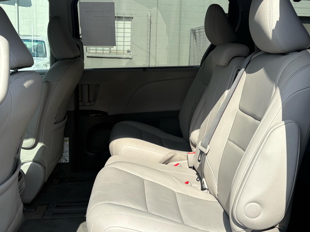 Toyota Sienna XLE FWD 8-Passenger V6 2015