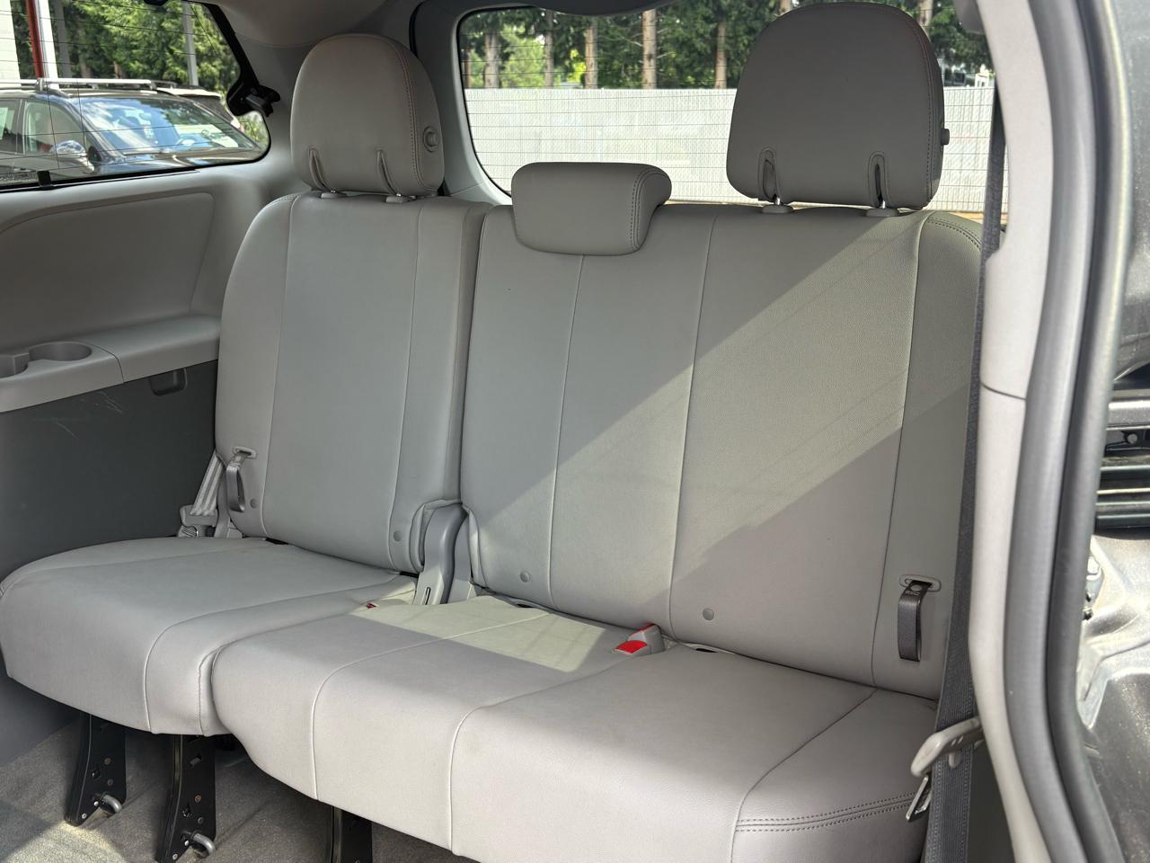 Toyota Sienna XLE FWD 8-Passenger V6 2015