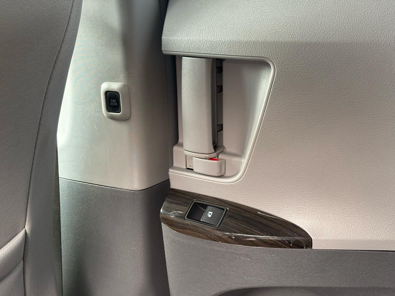 Toyota Sienna XLE FWD 8-Passenger V6 2015