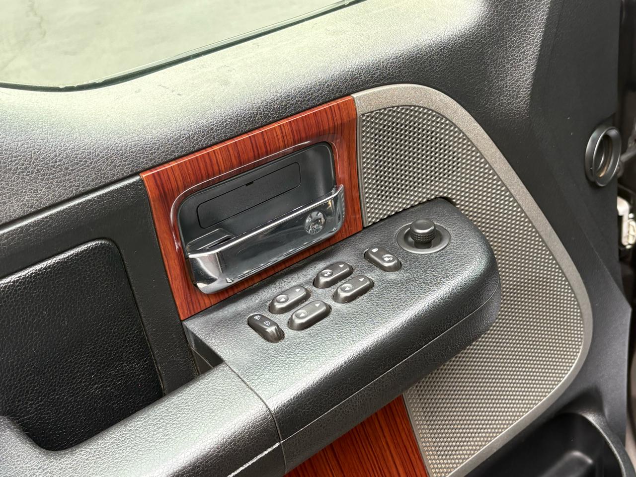 Ford F-150 Lariat 4WD SuperCrew 5.5' Box 2005