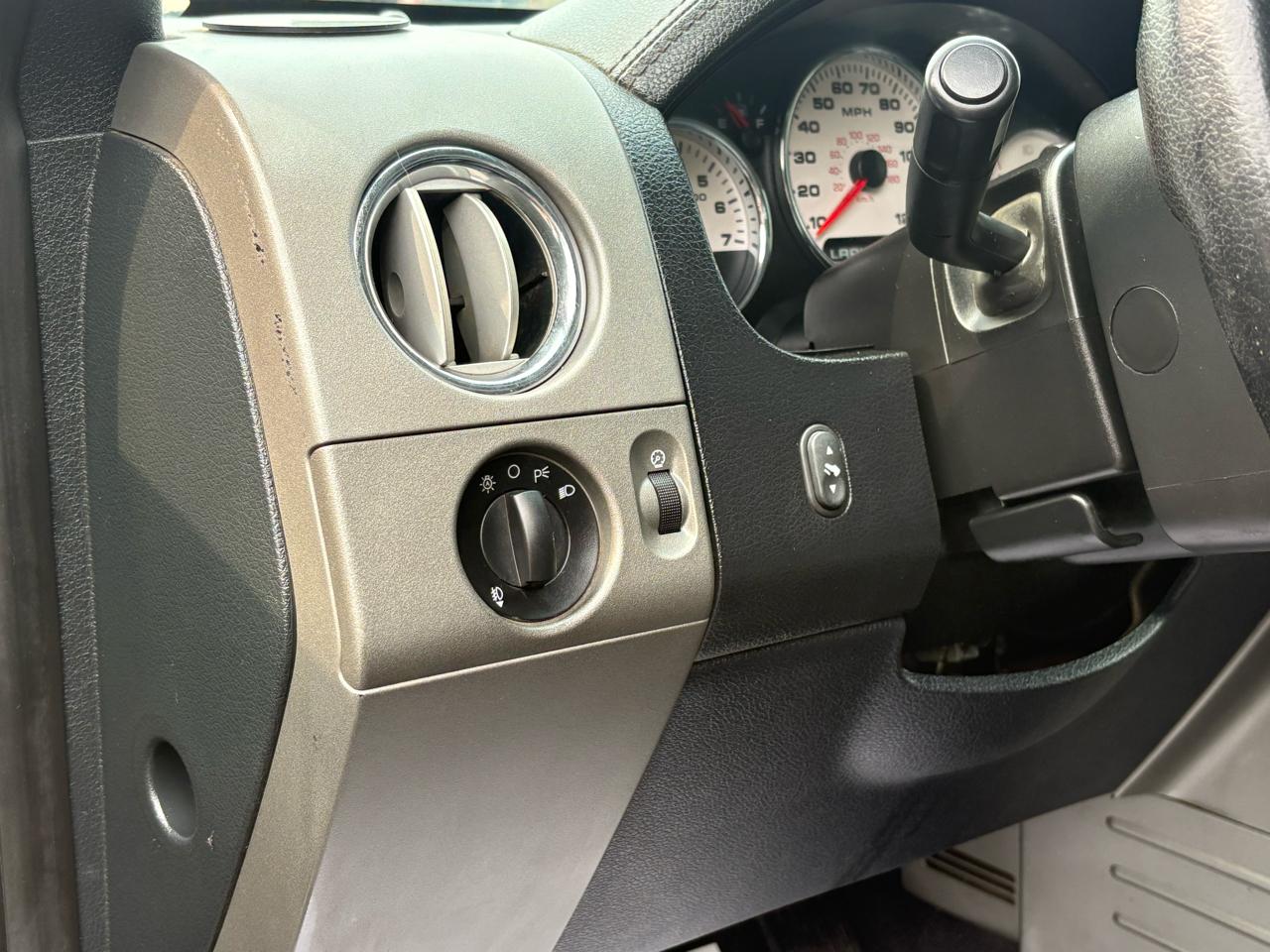 Ford F-150 Lariat 4WD SuperCrew 5.5' Box 2005