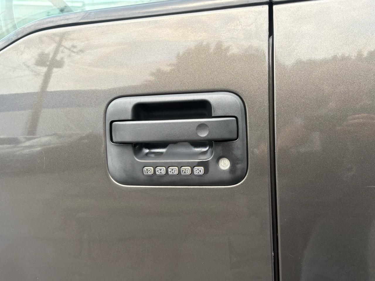 Ford F-150 Lariat 4WD SuperCrew 5.5' Box 2005