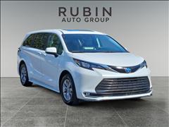 2024 Toyota Sienna 