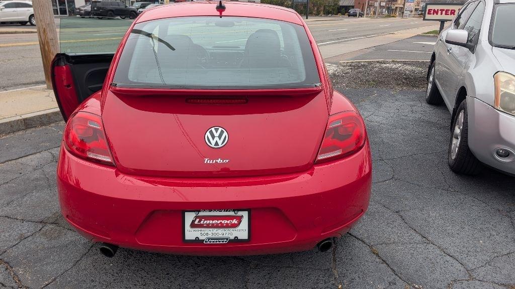 Volkswagen Beetle  2012