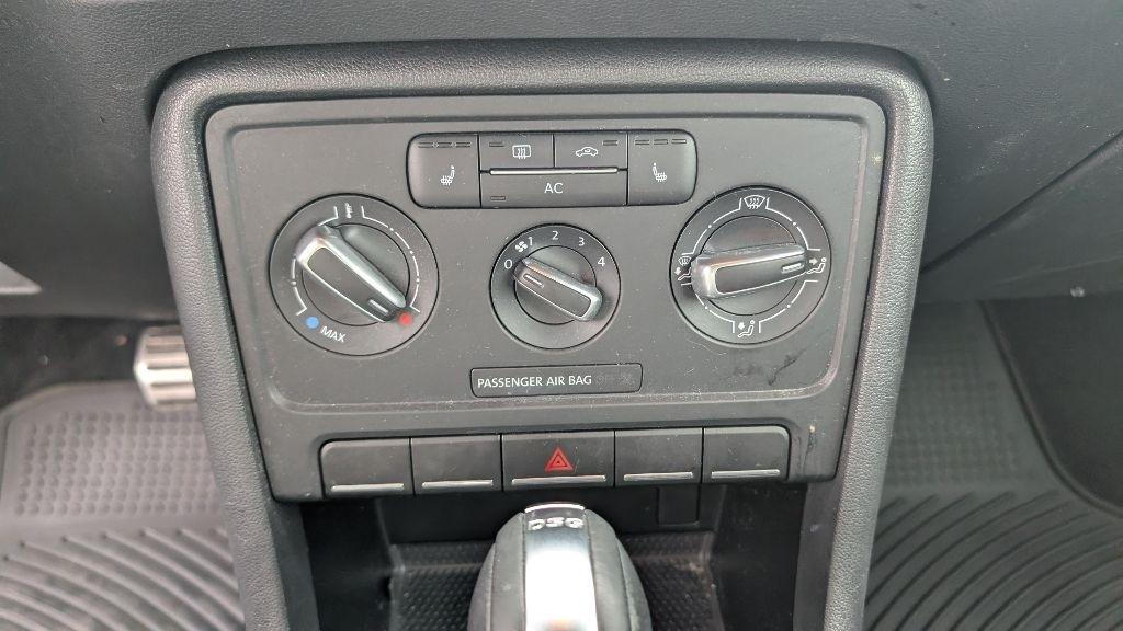 Volkswagen Beetle  2012