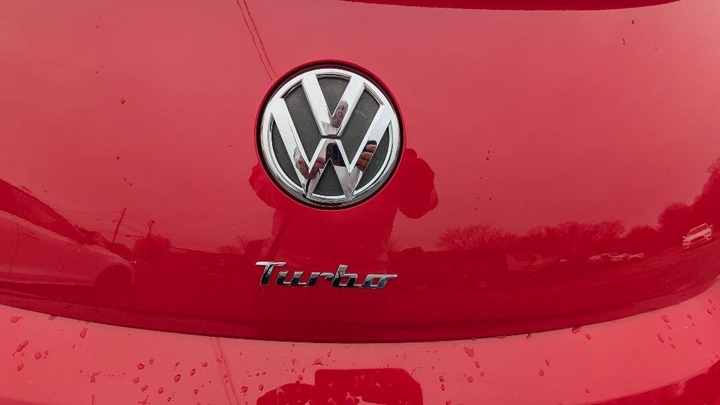 Volkswagen Beetle  2012