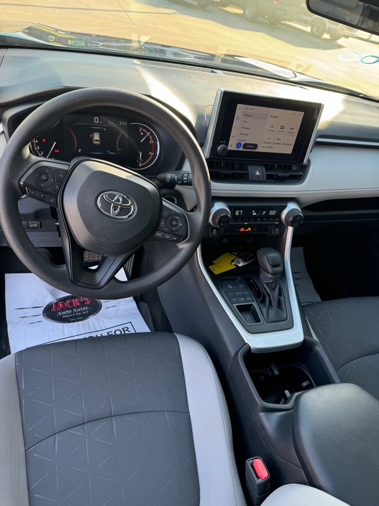 Toyota RAV4 XLE AWD 2025 Toyota RAV4 XLE AWD 2025