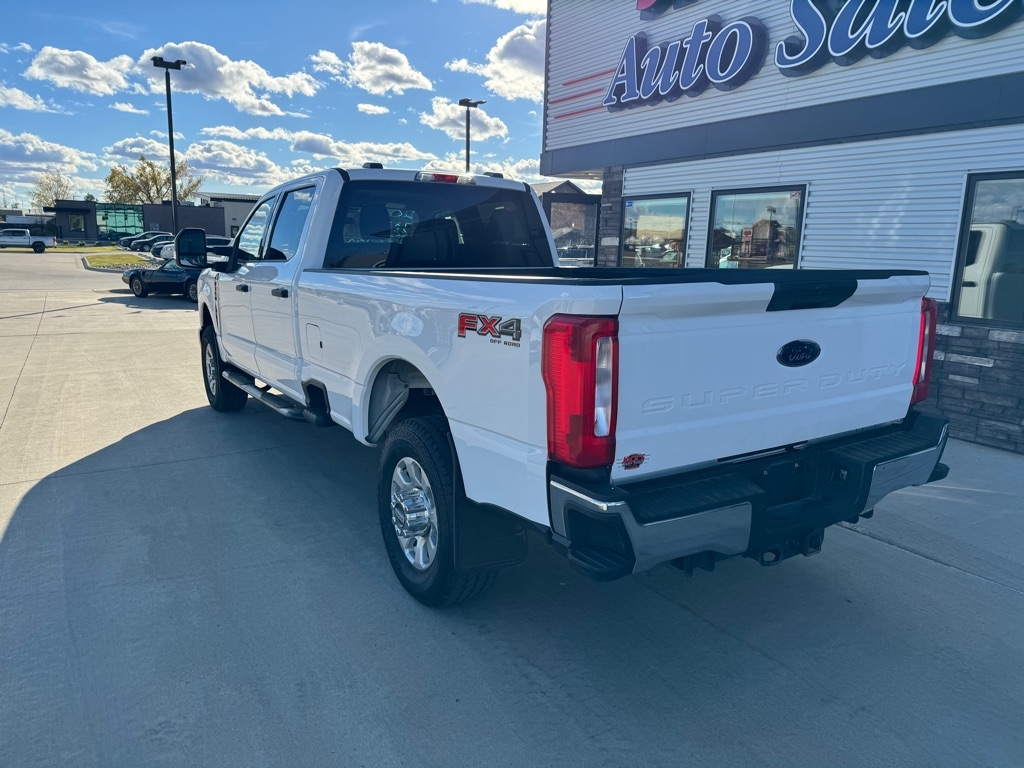 Ford F-350 SD XLT Crew Cab Long Bed 4WD 2024 Ford F-350 SD XLT Crew Cab Long Bed 4WD 2024