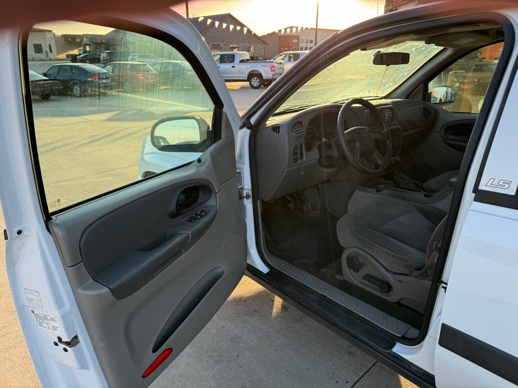 Chevrolet TrailBlazer LS 4WD 2004