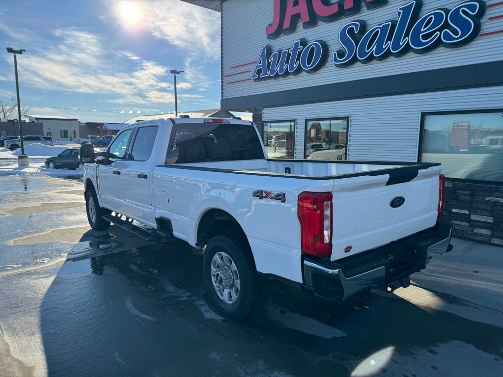 Ford F-350 SD XLT Crew Cab Long Bed 4WD 2024