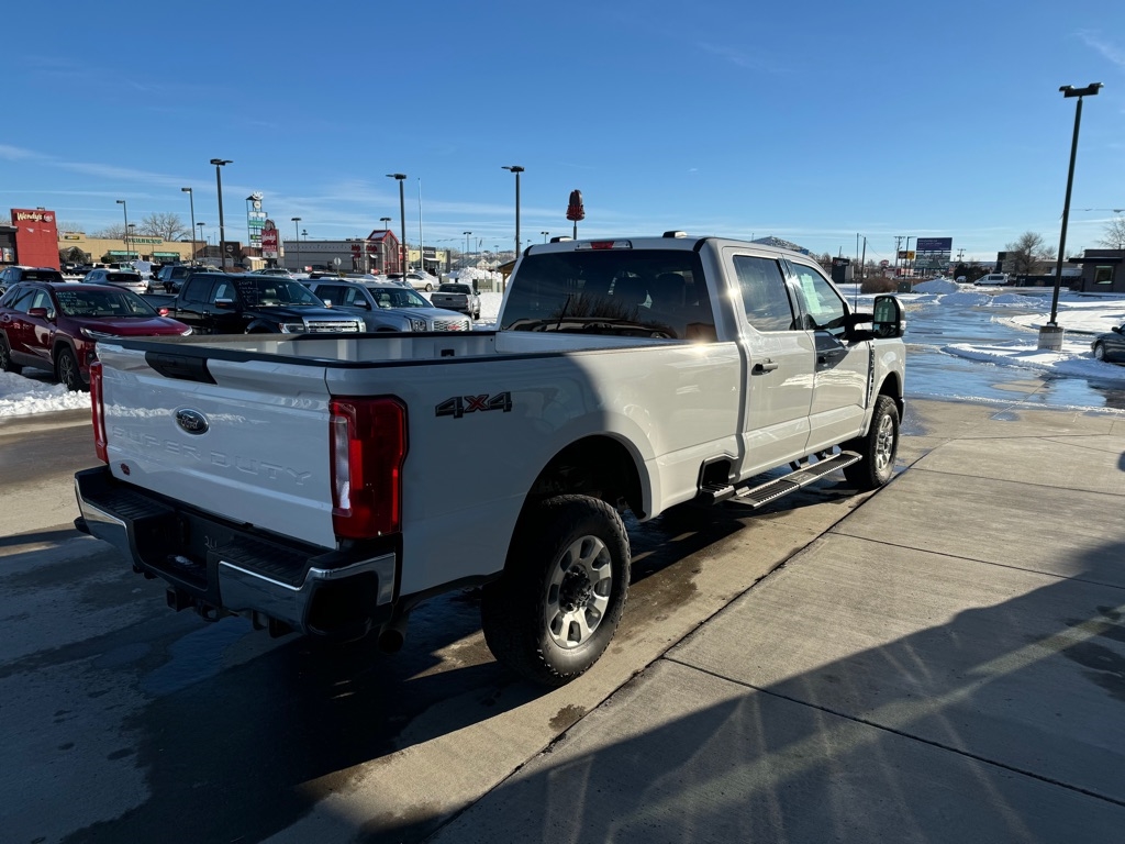 Ford F-350 SD XLT Crew Cab Long Bed 4WD 2024