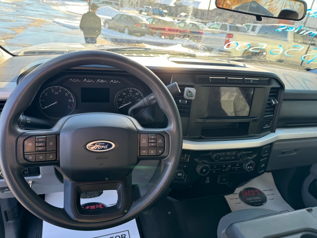 Ford F-350 SD XLT Crew Cab Long Bed 4WD 2024