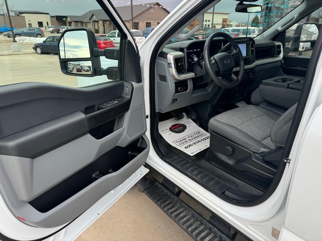 Ford F-350 SD XL Crew Cab Long Bed 4WD 2024