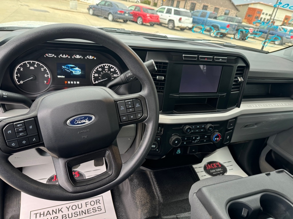 Ford F-350 SD XL Crew Cab Long Bed 4WD 2024