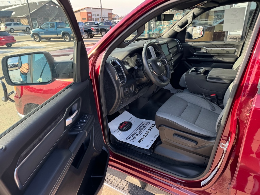 RAM 1500 Big Horn Quad Cab 4WD 2024