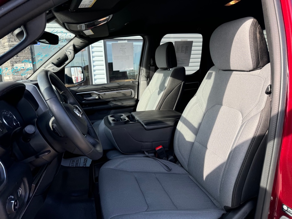 RAM 1500 Big Horn Quad Cab 4WD 2024