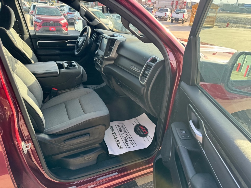 RAM 1500 Big Horn Quad Cab 4WD 2024