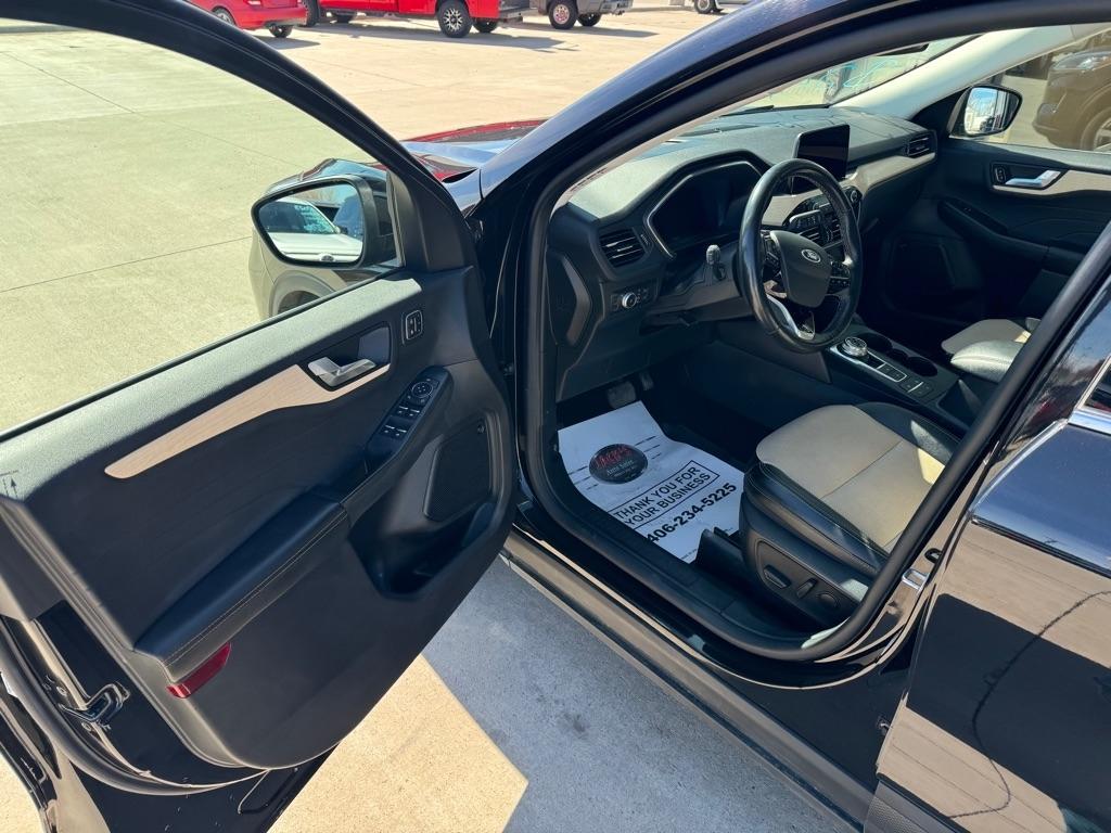 Ford Escape Titanium 4WD 2022