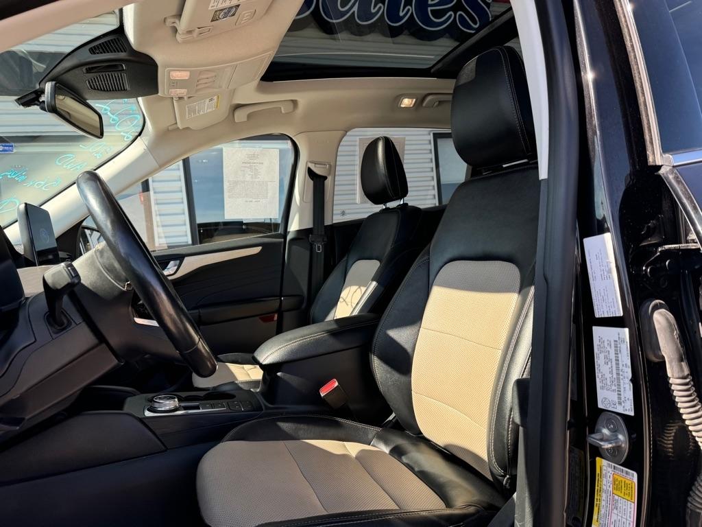 Ford Escape Titanium 4WD 2022