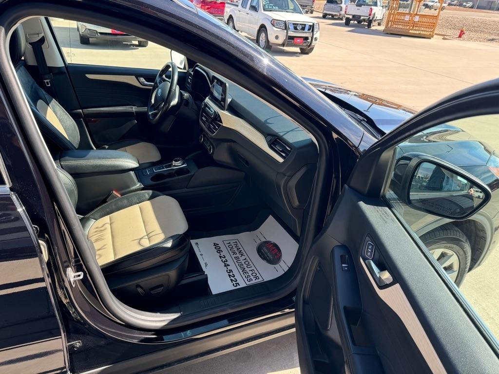 Ford Escape Titanium 4WD 2022