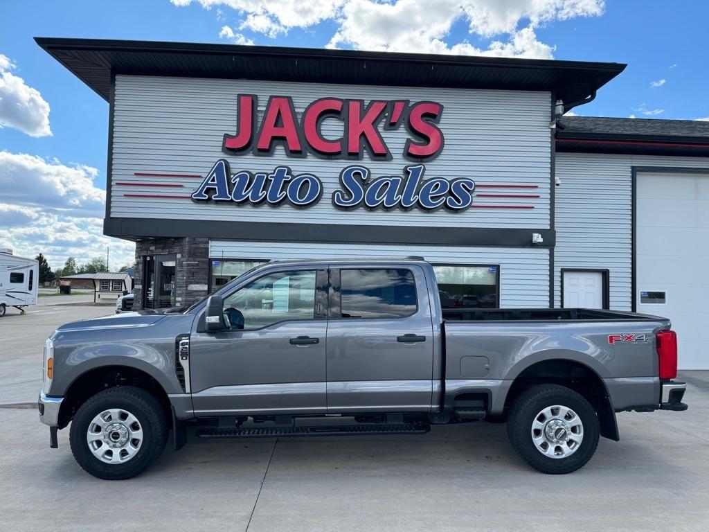 Ford F-250 SD XLT Crew Cab 4WD 2024