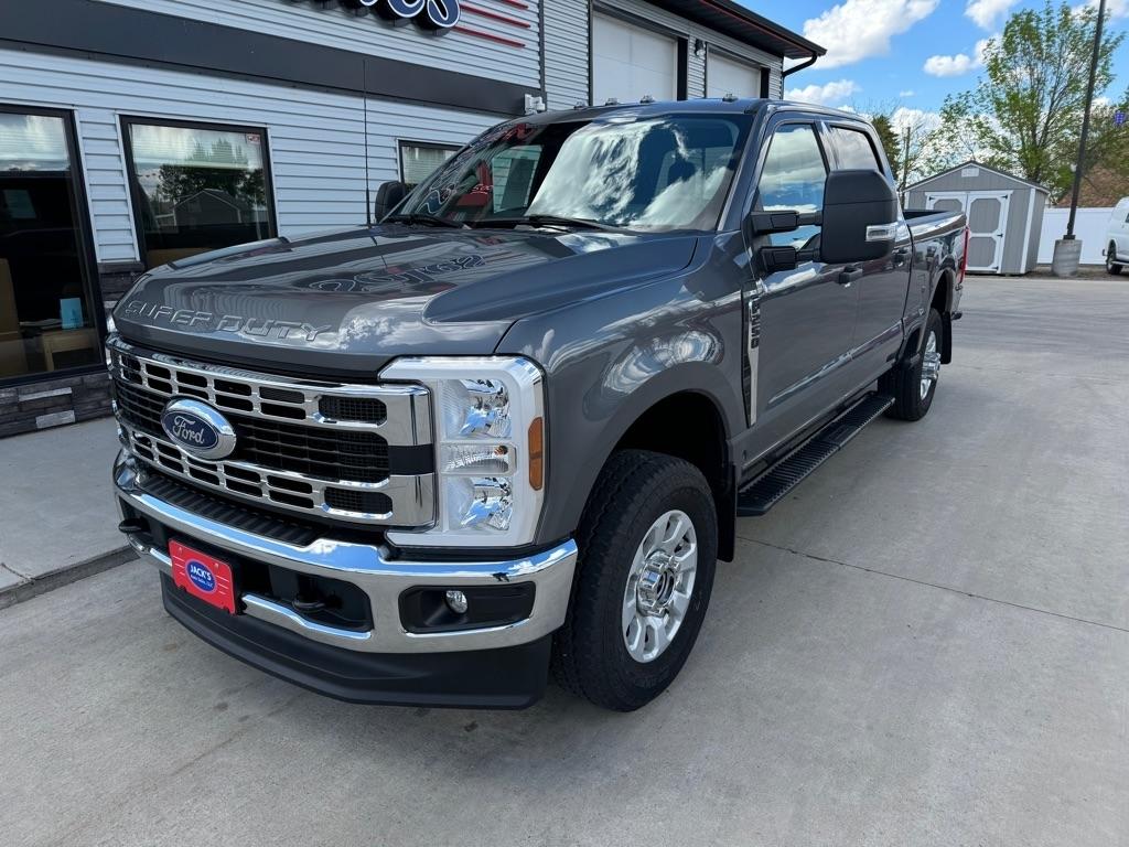 Ford F-250 SD XLT Crew Cab 4WD 2024