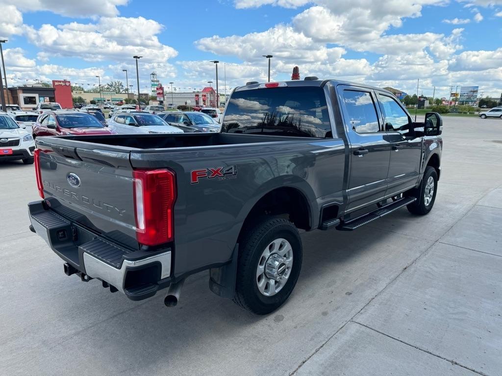 Ford F-250 SD XLT Crew Cab 4WD 2024