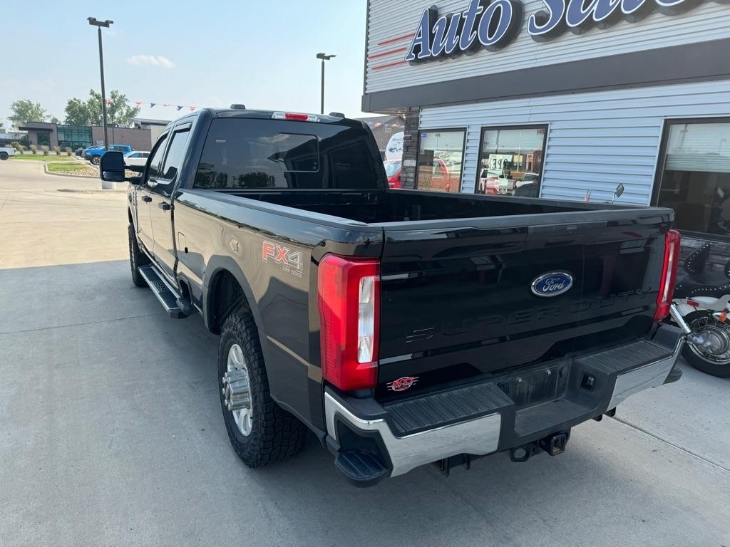 Ford F-250 SD XLT Crew Cab 4WD 2024