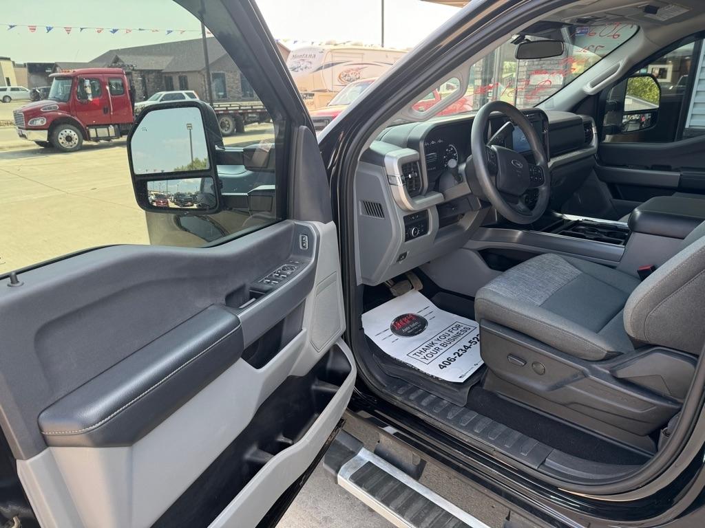 Ford F-250 SD XLT Crew Cab 4WD 2024
