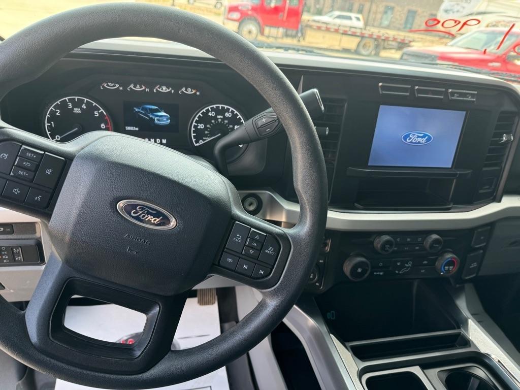 Ford F-250 SD XLT Crew Cab 4WD 2024